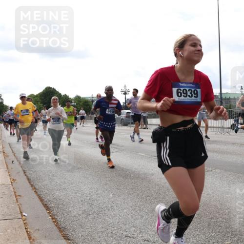 29.06.2025 - hella hamburg halbmarathon Lena Gebhardt http://msf.ph/oto/8428719 29.06.2025 10:19:39 Lombardsbrücke 10039, 5035, 3446, 6939, 12008, 1145, 1154, 1332, 1534, 1708, 2017, 2311, 2357, 2405, 2441, 2589, 2795, 2812, 2895, 2918, 2993, 2995, 3446, 3678, 4108, 4110, 4170, 4562, 4570, 4722, 4979, 5035, 5080, 5123, 5178, 5251, 5429, 5449, 5849, 5878, 6444, 6542, 6796, 6797, 6872, 6874, 6939, 7137, 7143, 7248, 7249, 7836, 7917, 8146, 8427, 8537, 8575, 8761, 8778, 9252, 9856, 10039, 10124, 10129, 10349, 10540, 10594, 11036 meine-sportfotos.de