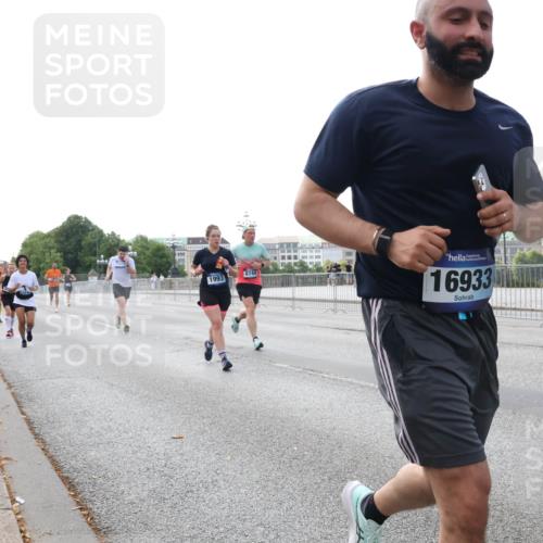 29.06.2025 - hella hamburg halbmarathon Lena Gebhardt http://msf.ph/oto/8428739 29.06.2025 10:06:56 Lombardsbrücke 12415, 1993, 8744, 16933, 1993, 4262, 5807, 5845, 5951, 6572, 6664, 6833, 7503, 8290, 8744, 8960, 10283, 10736, 10886, 11758, 12371, 12418, 12550, 13475, 14607, 15377, 16554, 16692, 16933, 17059, 17174, 17895, 18316, 18343, 18381, 18577, 18652, 18828 meine-sportfotos.de
