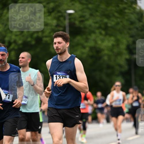 29.06.2025 - hella hamburg halbmarathon Dr. Thomas Lammeyer http://msf.ph/oto/8428741 29.06.2025 10:51:21 Kennedybrücke 1004, 1100, 1104, 1371, 1375, 1608, 1837, 1961, 1999, 2162, 2327, 2537, 2556, 2662, 2665, 2697, 3277, 3339, 3406, 3407, 3823, 3896, 4104, 4325, 4448, 4483, 5697, 5854, 5892, 6485, 6623, 6740, 6995, 7073, 7268, 7364, 7368, 7374, 7430, 7431, 7827, 7960, 8047, 8131, 8541, 8706, 8967, 9557, 9774, 9949, 10511, 10514, 10515, 10591, 11160, 11378, 11408 meine-sportfotos.de