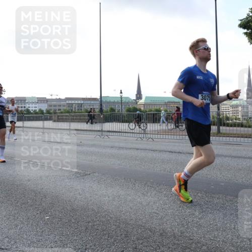29.06.2025 - hella hamburg halbmarathon Lena Gebhardt http://msf.ph/oto/8428743 29.06.2025 09:44:26 Lombardsbrücke 19114, 3075, 1065, 1122, 1953, 2021, 2483, 2879, 3075, 3845, 3968, 4678, 5308, 5344, 7231, 7349, 7793, 8975, 9047, 9079, 10106, 10173, 10222, 10655, 10790, 11877, 12337, 12369, 13383, 13606, 13779, 14828, 15576, 15655, 15880, 16118, 17258, 17354, 18567, 18699, 19114 meine-sportfotos.de