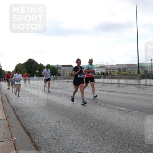 29.06.2025 - hella hamburg halbmarathon Lena Gebhardt http://msf.ph/oto/8428752 29.06.2025 10:06:57 Lombardsbrücke 1993, 8744, 1993, 4262, 5807, 5845, 5951, 6572, 6664, 6833, 7503, 8290, 8744, 8960, 10283, 10736, 10886, 11758, 12371, 12418, 12550, 13475, 14607, 15377, 16554, 16692, 16933, 17059, 17174, 17895, 18316, 18343, 18381, 18652, 18828 meine-sportfotos.de