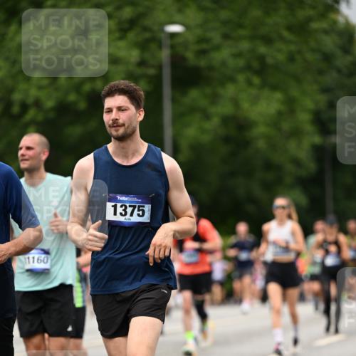 29.06.2025 - hella hamburg halbmarathon Dr. Thomas Lammeyer http://msf.ph/oto/8428757 29.06.2025 10:51:21 Kennedybrücke 1004, 1100, 1104, 1371, 1375, 1608, 1837, 1961, 1999, 2162, 2327, 2537, 2556, 2662, 2665, 2697, 3277, 3339, 3406, 3407, 3823, 3896, 4104, 4325, 4448, 4483, 5697, 5854, 5892, 6485, 6623, 6740, 6995, 7073, 7268, 7364, 7368, 7374, 7430, 7431, 7827, 7960, 8047, 8131, 8541, 8706, 8967, 9557, 9774, 9949, 10511, 10514, 10515, 10591, 11160, 11378, 11408 meine-sportfotos.de