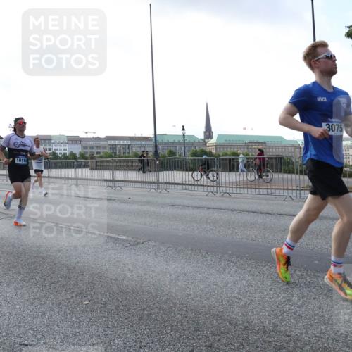 29.06.2025 - hella hamburg halbmarathon Lena Gebhardt http://msf.ph/oto/8428771 29.06.2025 09:44:26 Lombardsbrücke 19114, 3075, 1065, 1122, 1953, 2021, 2483, 2879, 3075, 3845, 3968, 4678, 5308, 5344, 7231, 7349, 7793, 8975, 9047, 9079, 10106, 10173, 10222, 10655, 10790, 11877, 12337, 12369, 13383, 13606, 13779, 14828, 15576, 15655, 15880, 16118, 17258, 17354, 18567, 18699, 19114 meine-sportfotos.de