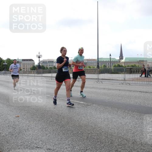 29.06.2025 - hella hamburg halbmarathon Lena Gebhardt http://msf.ph/oto/8428799 29.06.2025 10:06:57 Lombardsbrücke 18343, 12418, 1993, 1993, 4262, 5807, 5845, 5951, 6572, 6664, 6833, 7503, 8290, 8744, 8960, 10283, 10736, 10886, 11758, 12371, 12418, 12550, 13475, 14607, 15377, 16554, 16692, 16933, 17059, 17174, 17895, 18316, 18343, 18381, 18652, 18828 meine-sportfotos.de