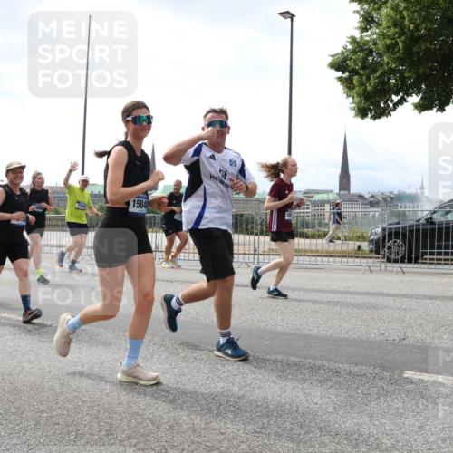 29.06.2025 - hella hamburg halbmarathon Lena Gebhardt http://msf.ph/oto/8428805 29.06.2025 10:43:49 Lombardsbrücke 10, 165, 400, 7504, 15848, 1023, 1026, 1095, 1155, 1306, 1310, 1400, 1459, 1802, 1804, 1878, 2073, 2733, 3238, 3288, 3390, 3597, 4367, 4627, 4636, 4866, 5001, 5127, 5192, 5201, 5214, 5293, 5370, 5890, 5902, 5905, 6012, 6036, 6096, 6226, 6334, 6440, 6895, 6931, 6971, 6973, 7197, 7205, 7206, 7326, 7489, 7504, 7926, 8000, 8058, 8135, 8233, 8408, 8504, 8870, 8957, 9073, 9639, 9641, 9704, 9831, 9879, 10083, 10097, 10200, 10202 meine-sportfotos.de