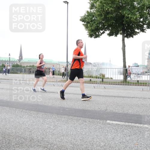 29.06.2025 - hella hamburg halbmarathon Lena Gebhardt http://msf.ph/oto/8428818 29.06.2025 10:53:57 Lombardsbrücke 0471, 1017, 1263, 1687, 1709, 1744, 1753, 1779, 1789, 1984, 2079, 2372, 2429, 2600, 2761, 2854, 3055, 3079, 3187, 3188, 3249, 3465, 3467, 3557, 4323, 4595, 4685, 4801, 4838, 5430, 5514, 5562, 5804, 5817, 5856, 5857, 5898, 5964, 6039, 6041, 6044, 6192, 6273, 6306, 6468, 6583, 6913, 6987, 6988, 6996, 7039, 7537, 7611, 7614, 7890, 8867, 8924, 9077, 9138, 9203, 9456, 9503, 9531, 9572, 9771, 9785, 10207, 11390, 11785 meine-sportfotos.de