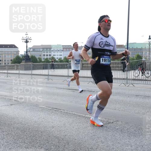 29.06.2025 - hella hamburg halbmarathon Lena Gebhardt http://msf.ph/oto/8428828 29.06.2025 09:44:26 Lombardsbrücke 3968, 19114, 1065, 1122, 1953, 2021, 2483, 2879, 3075, 3845, 3968, 4678, 5308, 5344, 7231, 7349, 7793, 8975, 9047, 9079, 10106, 10173, 10222, 10655, 10790, 11877, 12337, 12369, 13383, 13606, 13779, 14828, 15576, 15655, 15880, 16118, 17258, 17354, 18567, 18699, 19114 meine-sportfotos.de