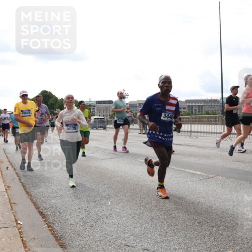 29.06.2025 - hella hamburg halbmarathon Lena Gebhardt http://msf.ph/oto/8428835 29.06.2025 10:19:40 Lombardsbrücke 10039, 5035, 10540, 3446, 1501, 1145, 1154, 1332, 1534, 1708, 2017, 2311, 2357, 2405, 2441, 2589, 2795, 2812, 2895, 2918, 2993, 2995, 3446, 3678, 4108, 4110, 4170, 4539, 4562, 4570, 4722, 4979, 5035, 5080, 5123, 5178, 5251, 5429, 5449, 5849, 5878, 6444, 6542, 6796, 6797, 6872, 6874, 6939, 7137, 7143, 7248, 7249, 7836, 7917, 8146, 8427, 8537, 8575, 8761, 8778, 9252, 9856, 10039, 10124, 10129, 10349, 10540, 10594, 10622, 11036 meine-sportfotos.de