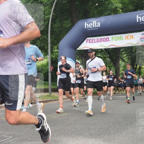 29.06.2025 - hella hamburg halbmarathon KatJ http://msf.ph/oto/8428839 29.06.2025 10:40:55 Zwischen KM18-KM19 1502, 2099, 2884, 3103, 3310, 4189, 4299, 4938, 6762, 6994, 7147, 7478 meine-sportfotos.de