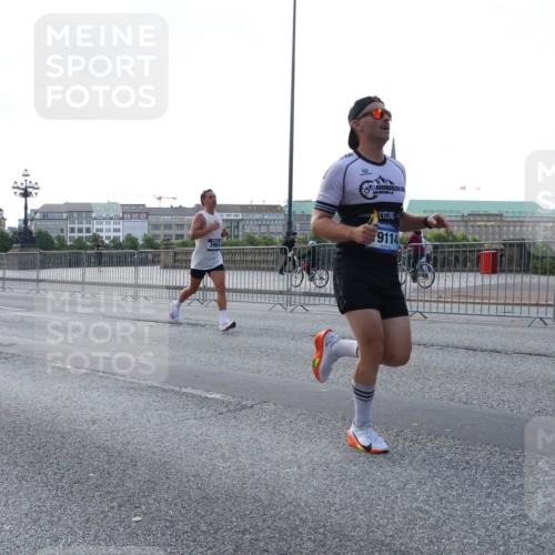 29.06.2025 - hella hamburg halbmarathon Lena Gebhardt http://msf.ph/oto/8428854 29.06.2025 09:44:27 Lombardsbrücke 9114, 1065, 1122, 1953, 2021, 2879, 3075, 3845, 3968, 4678, 5308, 5344, 7231, 7349, 7793, 8975, 9047, 9079, 10106, 10173, 10222, 10655, 10790, 11877, 12337, 12369, 13383, 13606, 13779, 14828, 15268, 15576, 15583, 15655, 15880, 16118, 17258, 17354, 18567, 18699, 19114 meine-sportfotos.de