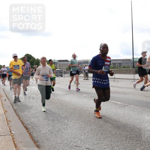 29.06.2025 - hella hamburg halbmarathon Lena Gebhardt http://msf.ph/oto/8428861 29.06.2025 10:19:40 Lombardsbrücke 10039, 5035, 10540, 344, 15014, 1145, 1154, 1332, 1534, 1708, 2017, 2311, 2357, 2405, 2441, 2589, 2795, 2812, 2895, 2918, 2993, 2995, 3446, 3678, 4108, 4110, 4170, 4539, 4562, 4570, 4722, 4979, 5035, 5080, 5123, 5178, 5251, 5429, 5449, 5849, 5878, 6444, 6542, 6796, 6797, 6872, 6874, 6939, 7137, 7143, 7248, 7249, 7836, 7917, 8146, 8427, 8537, 8575, 8761, 8778, 9252, 9856, 10039, 10124, 10129, 10349, 10540, 10594, 10622, 11036 meine-sportfotos.de