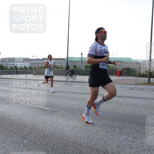 29.06.2025 - hella hamburg halbmarathon Lena Gebhardt http://msf.ph/oto/8428875 29.06.2025 09:44:27 Lombardsbrücke 396, 19114, 1065, 1122, 1953, 2021, 2879, 3075, 3845, 3968, 4678, 5308, 5344, 7231, 7349, 7793, 8975, 9047, 9079, 10106, 10173, 10222, 10655, 10790, 11877, 12337, 12369, 13383, 13606, 13779, 14828, 15268, 15576, 15583, 15655, 15880, 16118, 17258, 17354, 18567, 18699, 19114 meine-sportfotos.de