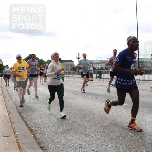 29.06.2025 - hella hamburg halbmarathon Lena Gebhardt http://msf.ph/oto/8428882 29.06.2025 10:19:40 Lombardsbrücke 10039, 4979, 5035, 1, 15014, 1145, 1154, 1332, 1534, 1708, 2017, 2311, 2357, 2405, 2441, 2589, 2795, 2812, 2895, 2918, 2993, 2995, 3446, 3678, 4108, 4110, 4170, 4539, 4562, 4570, 4722, 4979, 5035, 5080, 5123, 5178, 5251, 5429, 5449, 5849, 5878, 6444, 6542, 6796, 6797, 6872, 6874, 6939, 7137, 7143, 7248, 7249, 7836, 7917, 8146, 8427, 8537, 8575, 8761, 8778, 9252, 9856, 10039, 10124, 10129, 10349, 10540, 10594, 10622, 11036 meine-sportfotos.de