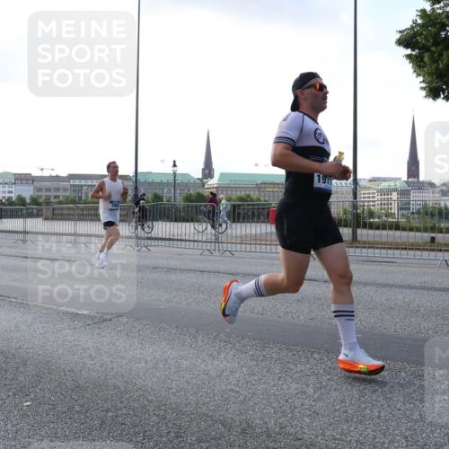 29.06.2025 - hella hamburg halbmarathon Lena Gebhardt http://msf.ph/oto/8428897 29.06.2025 09:44:27 Lombardsbrücke 19, 1065, 1122, 1953, 2021, 2879, 3075, 3845, 3968, 4678, 5308, 5344, 7231, 7349, 7793, 8975, 9047, 9079, 10106, 10173, 10222, 10655, 10790, 11877, 12337, 12369, 13383, 13606, 13779, 14828, 15268, 15576, 15583, 15655, 15880, 16118, 17258, 17354, 18567, 18699, 19114 meine-sportfotos.de