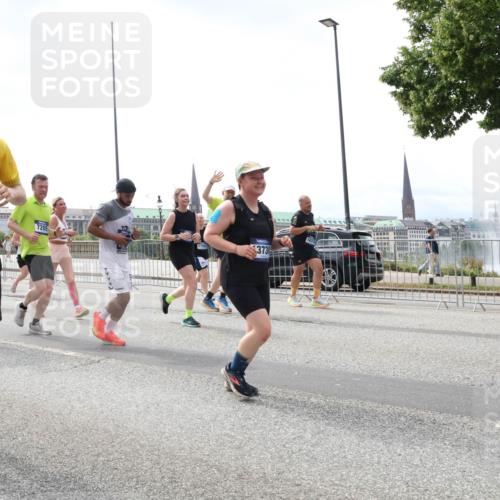 29.06.2025 - hella hamburg halbmarathon Lena Gebhardt http://msf.ph/oto/8428902 29.06.2025 10:43:50 Lombardsbrücke 4866, 7205, 10, 17501, 3730, 1023, 1026, 1095, 1155, 1306, 1310, 1400, 1459, 1802, 1804, 2073, 2186, 2692, 2733, 3288, 3390, 3596, 3597, 4367, 4627, 4636, 4866, 4898, 5001, 5127, 5192, 5201, 5214, 5293, 5370, 5890, 5902, 5905, 6012, 6036, 6096, 6226, 6334, 6440, 6895, 6931, 6971, 6973, 7197, 7205, 7206, 7326, 7489, 7504, 7926, 8000, 8058, 8135, 8233, 8408, 8504, 8591, 8870, 8957, 9073, 9639, 9641, 9704, 9831, 9879, 10083, 10097, 10200, 10202 meine-sportfotos.de