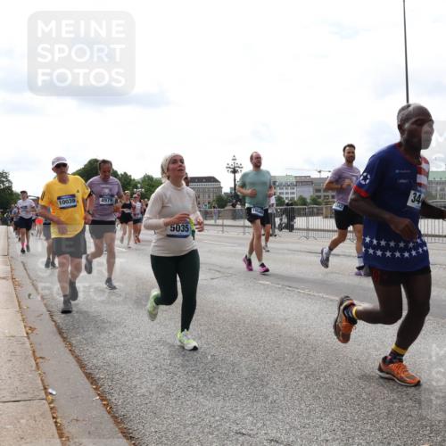 29.06.2025 - hella hamburg halbmarathon Lena Gebhardt http://msf.ph/oto/8428904 29.06.2025 10:19:40 Lombardsbrücke 10039, 4979, 5035, 10540, 34, 4, 15014, 1145, 1154, 1332, 1534, 1708, 2017, 2311, 2357, 2405, 2441, 2589, 2795, 2812, 2895, 2918, 2993, 2995, 3446, 3678, 4108, 4110, 4170, 4539, 4562, 4570, 4722, 4979, 5035, 5080, 5123, 5178, 5251, 5429, 5449, 5849, 5878, 6444, 6542, 6796, 6797, 6872, 6874, 6939, 7137, 7143, 7248, 7249, 7836, 7917, 8146, 8427, 8537, 8575, 8761, 8778, 9252, 9856, 10039, 10124, 10129, 10349, 10540, 10594, 10622, 11036 meine-sportfotos.de