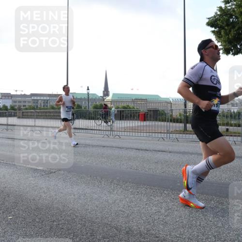 29.06.2025 - hella hamburg halbmarathon Lena Gebhardt http://msf.ph/oto/8428947 29.06.2025 09:44:27 Lombardsbrücke 3968, 7911, 1065, 1122, 1953, 2021, 2879, 3075, 3845, 3968, 4678, 5308, 5344, 7231, 7349, 7793, 8975, 9047, 9079, 10106, 10173, 10222, 10655, 10790, 11877, 12337, 12369, 13383, 13606, 13779, 14828, 15268, 15576, 15583, 15655, 15880, 16118, 17258, 17354, 18567, 18699, 19114 meine-sportfotos.de