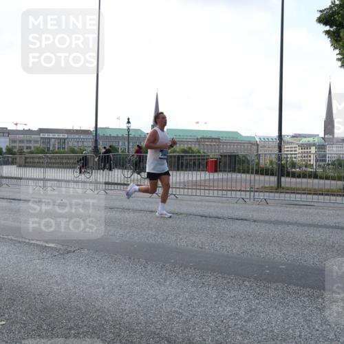 29.06.2025 - hella hamburg halbmarathon Lena Gebhardt http://msf.ph/oto/8428966 29.06.2025 09:44:27 Lombardsbrücke 1065, 1122, 1953, 2021, 2879, 3075, 3845, 3968, 4678, 5308, 5344, 7231, 7349, 7793, 8975, 9047, 9079, 10106, 10173, 10222, 10655, 10790, 11877, 12337, 12369, 13383, 13606, 13779, 14828, 15268, 15576, 15583, 15655, 15880, 16118, 17258, 17354, 18567, 18699, 19114 meine-sportfotos.de