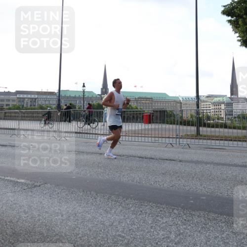29.06.2025 - hella hamburg halbmarathon Lena Gebhardt http://msf.ph/oto/8428987 29.06.2025 09:44:27 Lombardsbrücke 1065, 1122, 1953, 2021, 2879, 3075, 3845, 3968, 4678, 5308, 5344, 7231, 7349, 7793, 8975, 9047, 9079, 10106, 10173, 10222, 10655, 10790, 11877, 12337, 12369, 13383, 13606, 13779, 14828, 15268, 15576, 15583, 15655, 15880, 16118, 17258, 17354, 18567, 18699, 19114 meine-sportfotos.de