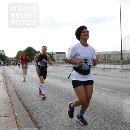29.06.2025 - hella hamburg halbmarathon Lena Gebhardt http://msf.ph/oto/8428988 29.06.2025 10:07:00 Lombardsbrücke 18343, 7174, 1993, 4262, 5807, 5845, 5899, 5951, 6572, 6664, 6833, 7503, 8290, 8744, 8960, 10283, 10736, 10886, 11758, 12371, 12418, 12550, 13475, 14607, 15377, 16554, 16692, 16933, 17059, 17174, 17895, 18316, 18343, 18381, 18652, 18828 meine-sportfotos.de