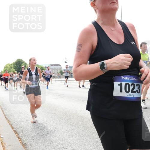 29.06.2025 - hella hamburg halbmarathon Lena Gebhardt http://msf.ph/oto/8428997 29.06.2025 10:43:51 Lombardsbrücke 8436, 1023, 05, 1023, 1026, 1095, 1306, 1310, 1400, 1459, 1802, 1804, 2073, 2186, 2692, 2733, 3288, 3390, 3596, 3597, 4367, 4627, 4636, 4866, 4898, 5001, 5127, 5192, 5201, 5214, 5293, 5370, 5890, 5902, 5905, 6012, 6036, 6096, 6226, 6334, 6440, 6895, 6931, 6971, 6973, 7197, 7205, 7206, 7326, 7489, 7504, 7610, 7926, 8000, 8058, 8135, 8233, 8408, 8504, 8591, 8870, 8957, 9073, 9639, 9641, 9704, 9831, 9879, 10083, 10097, 10200, 10202 meine-sportfotos.de