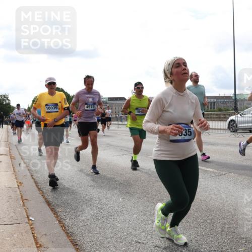 29.06.2025 - hella hamburg halbmarathon Lena Gebhardt http://msf.ph/oto/8429012 29.06.2025 10:19:41 Lombardsbrücke 10039, 4979, 184, 535, 342, 1145, 1154, 1332, 1534, 1708, 2017, 2311, 2357, 2405, 2441, 2589, 2795, 2812, 2895, 2918, 2993, 2995, 3446, 3678, 4108, 4110, 4170, 4539, 4562, 4570, 4722, 4979, 5035, 5080, 5123, 5178, 5251, 5449, 5849, 5878, 6444, 6542, 6796, 6797, 6872, 6874, 6939, 7137, 7143, 7248, 7249, 7836, 7917, 8146, 8427, 8537, 8575, 8761, 8778, 9252, 9856, 10039, 10124, 10129, 10349, 10540, 10594, 10622, 11036 meine-sportfotos.de