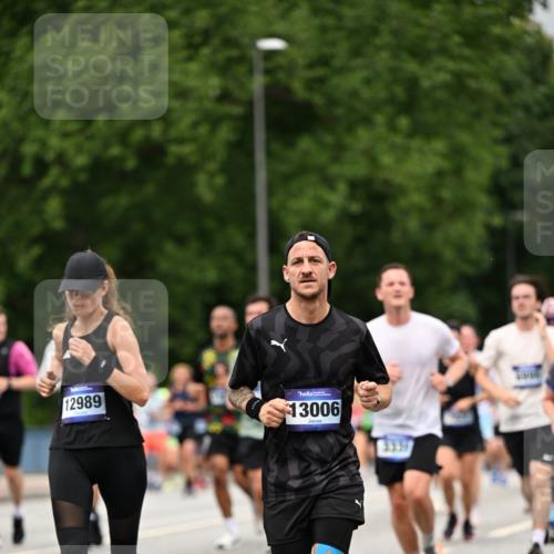 29.06.2025 - hella hamburg halbmarathon Dr. Thomas Lammeyer http://msf.ph/oto/8429013 29.06.2025 10:51:28 Kennedybrücke 1004, 1371, 1375, 1555, 1593, 1608, 1837, 1961, 1999, 2162, 2327, 2537, 2556, 2981, 3277, 3339, 3406, 3407, 3823, 4325, 4483, 5697, 5895, 6485, 6740, 6995, 7073, 7268, 7364, 7368, 7374, 7430, 7431, 7827, 7960, 8131, 8541, 8967, 9092, 9557, 10511, 10514, 10515, 10591, 11160, 11378 meine-sportfotos.de