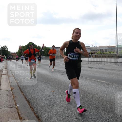 29.06.2025 - hella hamburg halbmarathon Lena Gebhardt http://msf.ph/oto/8429014 29.06.2025 10:07:01 Lombardsbrücke 16554, 18343, 1993, 4262, 5242, 5807, 5845, 5899, 5951, 6572, 6664, 6833, 7503, 8290, 8744, 8960, 10283, 10736, 10886, 11758, 12371, 12418, 12550, 13475, 14607, 15377, 16554, 16692, 16933, 17059, 17174, 17895, 18316, 18343, 18381, 18652, 18828 meine-sportfotos.de