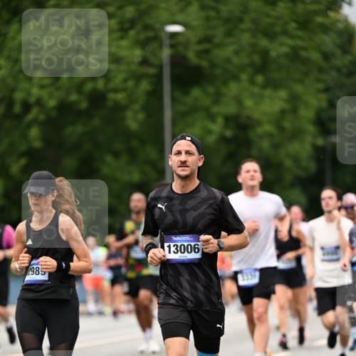 29.06.2025 - hella hamburg halbmarathon Dr. Thomas Lammeyer http://msf.ph/oto/8429024 29.06.2025 10:51:28 Kennedybrücke 1004, 1371, 1375, 1555, 1593, 1608, 1837, 1961, 1999, 2162, 2327, 2537, 2556, 2981, 3277, 3339, 3406, 3407, 3823, 4325, 4483, 5697, 5895, 6485, 6740, 6995, 7073, 7268, 7364, 7368, 7374, 7430, 7431, 7827, 7960, 8131, 8541, 8967, 9092, 9557, 10511, 10514, 10515, 10591, 11160, 11378 meine-sportfotos.de