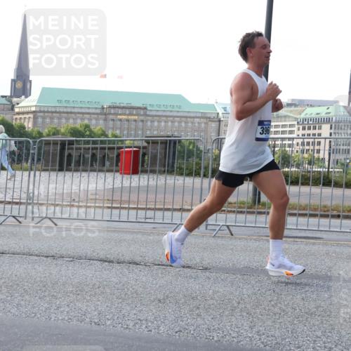 29.06.2025 - hella hamburg halbmarathon Lena Gebhardt http://msf.ph/oto/8429029 29.06.2025 09:44:28 Lombardsbrücke 396, 1065, 1122, 1953, 2021, 2879, 3075, 3845, 3968, 4678, 5308, 5344, 7231, 7349, 7793, 8975, 9047, 9079, 10106, 10173, 10222, 10655, 10790, 11877, 12337, 12369, 13383, 13606, 13779, 14828, 15268, 15576, 15583, 15655, 15880, 16118, 17258, 17354, 18567, 18699, 19114 meine-sportfotos.de