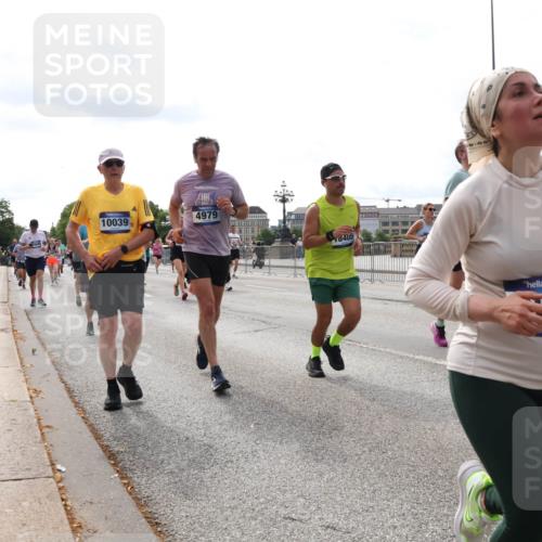 29.06.2025 - hella hamburg halbmarathon Lena Gebhardt http://msf.ph/oto/8429038 29.06.2025 10:19:41 Lombardsbrücke 10039, 4979, 18405, 35, 3342, 1145, 1154, 1332, 1534, 1708, 2017, 2311, 2357, 2405, 2441, 2589, 2795, 2812, 2895, 2918, 2993, 2995, 3446, 3678, 4108, 4110, 4170, 4539, 4562, 4570, 4722, 4979, 5035, 5080, 5123, 5178, 5251, 5449, 5849, 5878, 6444, 6542, 6796, 6797, 6872, 6874, 6939, 7137, 7143, 7248, 7249, 7836, 7917, 8146, 8427, 8537, 8575, 8761, 8778, 9252, 9856, 10039, 10124, 10129, 10349, 10540, 10594, 10622, 11036 meine-sportfotos.de