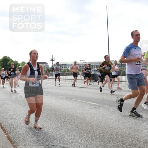 29.06.2025 - hella hamburg halbmarathon Lena Gebhardt http://msf.ph/oto/8429039 29.06.2025 10:43:51 Lombardsbrücke 18318, 18436, 13705, 20, 15075, 7205, 1023, 1026, 1095, 1306, 1310, 1400, 1459, 1802, 1804, 2073, 2186, 2692, 2733, 3288, 3390, 3596, 3597, 4367, 4627, 4636, 4866, 4898, 5001, 5127, 5192, 5201, 5214, 5293, 5370, 5890, 5902, 5905, 6012, 6036, 6096, 6226, 6334, 6440, 6895, 6931, 6971, 6973, 7197, 7205, 7206, 7326, 7489, 7504, 7610, 7926, 8000, 8058, 8135, 8233, 8408, 8504, 8591, 8870, 8957, 9073, 9639, 9641, 9704, 9831, 9879, 10083, 10097, 10200, 10202 meine-sportfotos.de