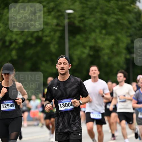 29.06.2025 - hella hamburg halbmarathon Dr. Thomas Lammeyer http://msf.ph/oto/8429042 29.06.2025 10:51:28 Kennedybrücke 1004, 1371, 1375, 1555, 1593, 1608, 1837, 1961, 1999, 2162, 2327, 2537, 2556, 2981, 3277, 3339, 3406, 3407, 3823, 4325, 4483, 5697, 5895, 6485, 6740, 6995, 7073, 7268, 7364, 7368, 7374, 7430, 7431, 7827, 7960, 8131, 8541, 8967, 9092, 9557, 10511, 10514, 10515, 10591, 11160, 11378 meine-sportfotos.de
