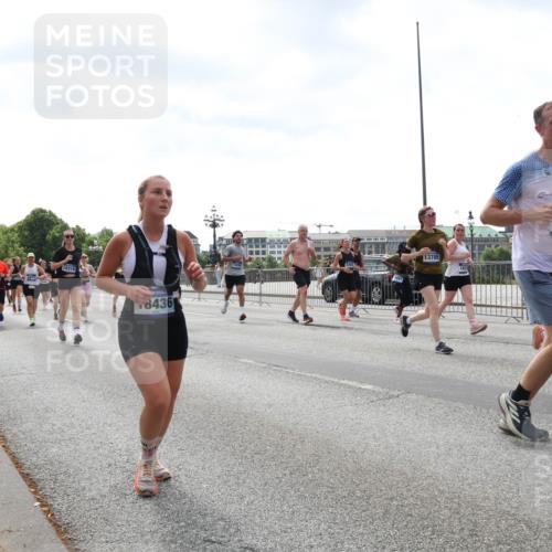 29.06.2025 - hella hamburg halbmarathon Lena Gebhardt http://msf.ph/oto/8429062 29.06.2025 10:43:51 Lombardsbrücke 18318, 8436, 13705, 7206, 5079, 1023, 1026, 1095, 1306, 1310, 1400, 1459, 1802, 1804, 2073, 2186, 2692, 2733, 3288, 3390, 3596, 3597, 4367, 4627, 4636, 4866, 4898, 5001, 5127, 5192, 5201, 5214, 5293, 5370, 5890, 5902, 5905, 6012, 6036, 6096, 6226, 6334, 6440, 6895, 6931, 6971, 6973, 7197, 7205, 7206, 7326, 7489, 7504, 7610, 7926, 8000, 8058, 8135, 8233, 8408, 8504, 8591, 8870, 8957, 9073, 9639, 9641, 9704, 9831, 9879, 10083, 10097, 10200, 10202 meine-sportfotos.de