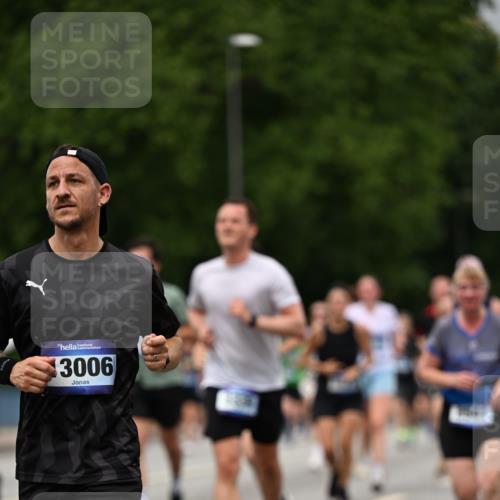 29.06.2025 - hella hamburg halbmarathon Dr. Thomas Lammeyer http://msf.ph/oto/8429079 29.06.2025 10:51:29 Kennedybrücke 1004, 1371, 1375, 1555, 1593, 1608, 1837, 1961, 1999, 2162, 2327, 2537, 2556, 2981, 3277, 3339, 3406, 3407, 3823, 4325, 4483, 5697, 5895, 6485, 6740, 6995, 7268, 7364, 7368, 7374, 7430, 7431, 7827, 7960, 8131, 8541, 8967, 9092, 9557, 10511, 10514, 10515, 10591, 11160, 11378 meine-sportfotos.de