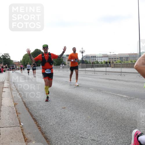 29.06.2025 - hella hamburg halbmarathon Lena Gebhardt http://msf.ph/oto/8429080 29.06.2025 10:07:01 Lombardsbrücke 3, 16554, 18343, 1993, 4262, 5242, 5807, 5845, 5899, 5951, 6572, 6664, 6833, 7503, 8290, 8744, 8960, 10283, 10736, 10886, 11758, 12371, 12418, 12550, 13475, 14607, 15377, 16554, 16692, 16933, 17059, 17174, 17895, 18316, 18343, 18381, 18652, 18828 meine-sportfotos.de