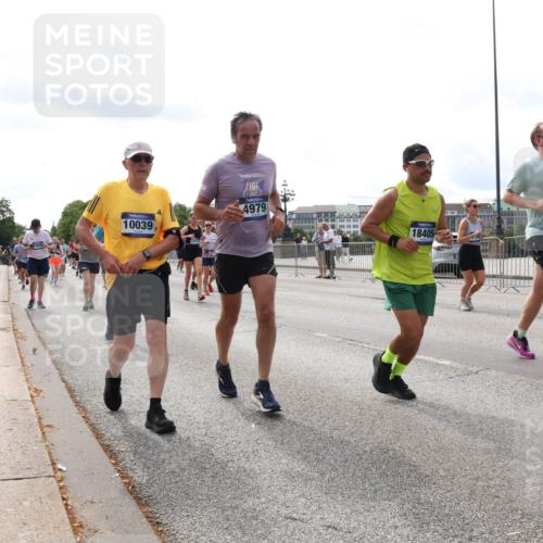29.06.2025 - hella hamburg halbmarathon Lena Gebhardt http://msf.ph/oto/8429090 29.06.2025 10:19:41 Lombardsbrücke 10039, 4979, 18405, 10540, 1145, 1154, 1332, 1534, 1708, 2017, 2311, 2357, 2405, 2441, 2589, 2795, 2812, 2895, 2918, 2993, 2995, 3446, 3678, 4108, 4110, 4170, 4539, 4562, 4570, 4722, 4979, 5035, 5080, 5123, 5178, 5251, 5449, 5849, 5878, 6444, 6542, 6796, 6797, 6872, 6874, 6939, 7137, 7143, 7248, 7249, 7836, 7917, 8146, 8427, 8537, 8575, 8761, 8778, 9252, 9856, 10039, 10124, 10129, 10349, 10540, 10594, 10622, 11036 meine-sportfotos.de