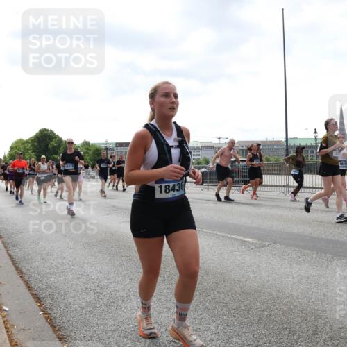 29.06.2025 - hella hamburg halbmarathon Lena Gebhardt http://msf.ph/oto/8429098 29.06.2025 10:43:51 Lombardsbrücke 18318, 18436, 1831, 1023, 1026, 1095, 1306, 1310, 1400, 1459, 1802, 1804, 2073, 2186, 2692, 2733, 3288, 3390, 3596, 3597, 4367, 4627, 4636, 4866, 4898, 5001, 5127, 5192, 5201, 5214, 5293, 5370, 5890, 5902, 5905, 6012, 6036, 6096, 6226, 6334, 6440, 6895, 6931, 6971, 6973, 7197, 7205, 7206, 7326, 7489, 7504, 7610, 7926, 8000, 8058, 8135, 8233, 8408, 8504, 8591, 8870, 8957, 9073, 9639, 9641, 9704, 9831, 9879, 10083, 10097, 10200, 10202 meine-sportfotos.de