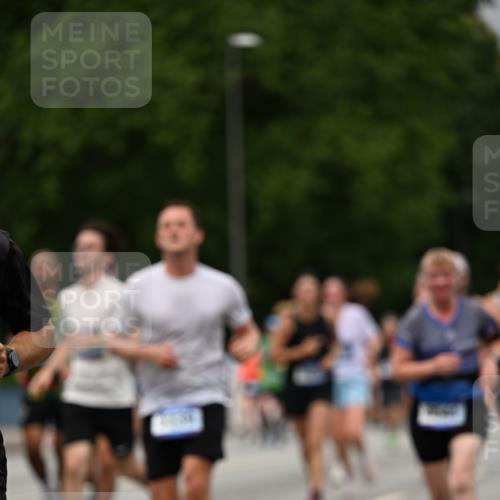 29.06.2025 - hella hamburg halbmarathon Dr. Thomas Lammeyer http://msf.ph/oto/8429111 29.06.2025 10:51:30 Kennedybrücke 1371, 1375, 1555, 1593, 1608, 1837, 1961, 1999, 2162, 2327, 2537, 2556, 2981, 3277, 3339, 3406, 3407, 3823, 4325, 5697, 5895, 6485, 6740, 6995, 7364, 7368, 7430, 7431, 7827, 7960, 8131, 8541, 8967, 9092, 9557, 9743, 10511, 10514, 10515, 10591, 11160, 11378 meine-sportfotos.de