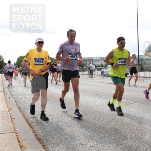 29.06.2025 - hella hamburg halbmarathon Lena Gebhardt http://msf.ph/oto/8429116 29.06.2025 10:19:41 Lombardsbrücke 10039, 4979, 18405, 10540, 1145, 1154, 1332, 1534, 1708, 2017, 2311, 2357, 2405, 2441, 2589, 2795, 2812, 2895, 2918, 2993, 2995, 3446, 3678, 4108, 4110, 4170, 4539, 4562, 4570, 4722, 4979, 5035, 5080, 5123, 5178, 5251, 5449, 5849, 5878, 6444, 6542, 6796, 6797, 6872, 6874, 6939, 7137, 7143, 7248, 7249, 7836, 7917, 8146, 8427, 8537, 8575, 8761, 8778, 9252, 9856, 10039, 10124, 10129, 10349, 10540, 10594, 10622, 11036 meine-sportfotos.de
