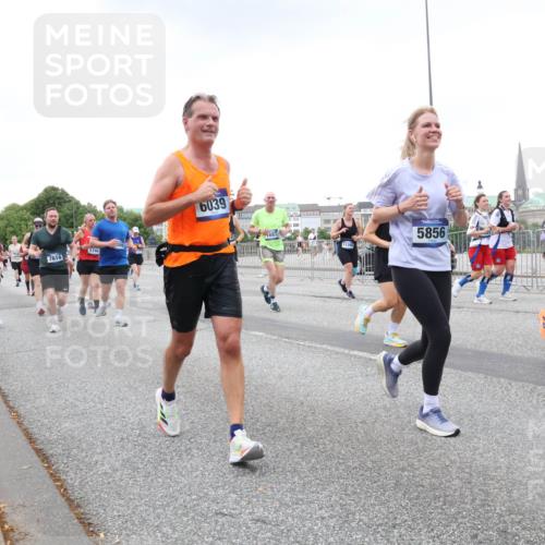 29.06.2025 - hella hamburg halbmarathon Lena Gebhardt http://msf.ph/oto/8429155 29.06.2025 10:54:01 Lombardsbrücke 7614, 1744, 6039, 5856, 1017, 1263, 1687, 1744, 1753, 1762, 1779, 1789, 2079, 2372, 2429, 2600, 2761, 2854, 3055, 3079, 3187, 3188, 3249, 3465, 3467, 3557, 4323, 4685, 4801, 4838, 5157, 5430, 5514, 5804, 5817, 5856, 5857, 5898, 5964, 6039, 6192, 6273, 6306, 6468, 6583, 6913, 6987, 6988, 6996, 7039, 7498, 7537, 7614, 7874, 7890, 7946, 8867, 8924, 9077, 9138, 9203, 9503, 9531, 9572, 9771, 10207, 11354, 11390, 11785 meine-sportfotos.de