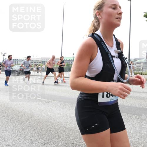 29.06.2025 - hella hamburg halbmarathon Lena Gebhardt http://msf.ph/oto/8429159 29.06.2025 10:43:52 Lombardsbrücke 18318, 3288, 1023, 1026, 1095, 1306, 1310, 1400, 1459, 1802, 1804, 2073, 2186, 2692, 2733, 3065, 3288, 3390, 3596, 3597, 4367, 4627, 4636, 4866, 4898, 5001, 5127, 5192, 5201, 5214, 5293, 5370, 5890, 5902, 5905, 6012, 6036, 6096, 6226, 6334, 6895, 6931, 6971, 6973, 7197, 7205, 7206, 7326, 7489, 7504, 7610, 7926, 8000, 8058, 8135, 8233, 8408, 8504, 8591, 8870, 8957, 9073, 9639, 9641, 9704, 9831, 9879, 10083, 10097, 10200, 10202 meine-sportfotos.de