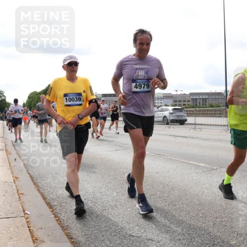 29.06.2025 - hella hamburg halbmarathon Lena Gebhardt http://msf.ph/oto/8429172 29.06.2025 10:19:42 Lombardsbrücke 10039, 4979, 10, 1145, 1154, 1332, 1534, 1708, 2017, 2311, 2357, 2405, 2441, 2589, 2795, 2812, 2895, 2918, 2993, 2995, 3446, 3678, 4108, 4110, 4170, 4539, 4562, 4570, 4722, 4979, 5035, 5123, 5178, 5251, 5449, 5849, 5878, 6444, 6542, 6796, 6797, 6872, 6874, 6939, 7137, 7143, 7248, 7249, 7836, 7917, 8146, 8427, 8537, 8575, 8761, 9252, 9856, 10039, 10124, 10129, 10349, 10540, 10594, 10622, 11036 meine-sportfotos.de