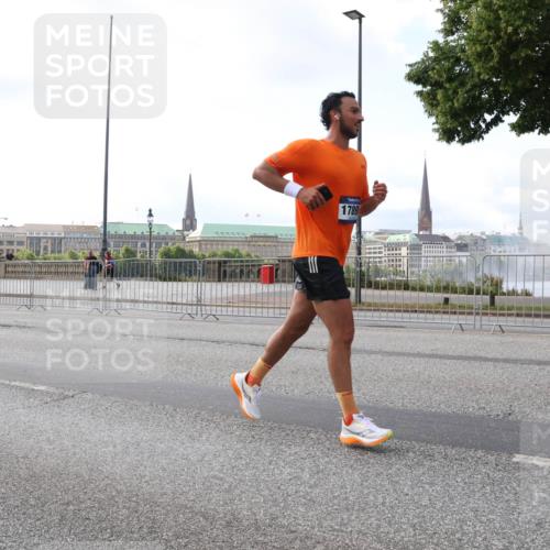 29.06.2025 - hella hamburg halbmarathon Lena Gebhardt http://msf.ph/oto/8429211 29.06.2025 10:07:03 Lombardsbrücke 1789, 1993, 4262, 5242, 5807, 5845, 5899, 5951, 6517, 6518, 6572, 6664, 6833, 7503, 8290, 8744, 8960, 9338, 10283, 10700, 10736, 10886, 11758, 12371, 12418, 12550, 13475, 14607, 15377, 16554, 16692, 16933, 17059, 17174, 17895, 18316, 18343, 18381, 18652, 18828 meine-sportfotos.de