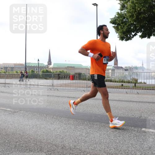 29.06.2025 - hella hamburg halbmarathon Lena Gebhardt http://msf.ph/oto/8429230 29.06.2025 10:07:03 Lombardsbrücke 1789, 1993, 4262, 5242, 5807, 5845, 5899, 5951, 6517, 6518, 6572, 6664, 6833, 7503, 8290, 8744, 8960, 9338, 10283, 10700, 10736, 10886, 11758, 12371, 12418, 12550, 13475, 14607, 15377, 16554, 16692, 16933, 17059, 17174, 17895, 18316, 18343, 18381, 18652, 18828 meine-sportfotos.de