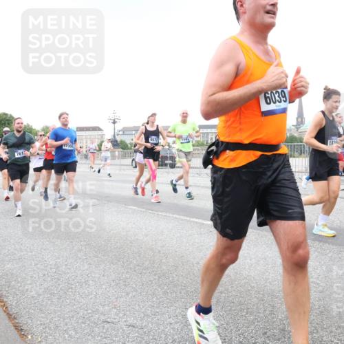 29.06.2025 - hella hamburg halbmarathon Lena Gebhardt http://msf.ph/oto/8429235 29.06.2025 10:54:01 Lombardsbrücke 761, 9572, 168, 17309, 1335, 6039, 1017, 1263, 1687, 1744, 1753, 1762, 1779, 1789, 2079, 2372, 2429, 2600, 2761, 2854, 3055, 3079, 3187, 3188, 3249, 3465, 3467, 3557, 4323, 4685, 4801, 4838, 5157, 5430, 5514, 5804, 5817, 5856, 5857, 5898, 5964, 6039, 6192, 6273, 6306, 6468, 6583, 6913, 6987, 6988, 6996, 7039, 7498, 7537, 7614, 7874, 7890, 7946, 8867, 8924, 9077, 9138, 9203, 9503, 9531, 9572, 9771, 10207, 11354, 11390, 11785 meine-sportfotos.de