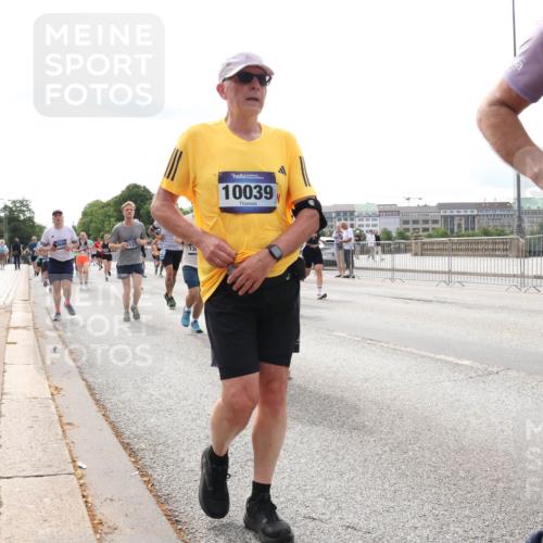 29.06.2025 - hella hamburg halbmarathon Lena Gebhardt http://msf.ph/oto/8429257 29.06.2025 10:19:42 Lombardsbrücke 10039, 49, 1145, 1154, 1332, 1534, 1708, 2017, 2311, 2357, 2405, 2441, 2589, 2795, 2812, 2895, 2918, 2993, 2995, 3446, 3678, 4108, 4110, 4170, 4539, 4562, 4570, 4722, 4979, 5035, 5123, 5178, 5251, 5449, 5849, 5878, 6444, 6542, 6796, 6797, 6872, 6874, 6939, 7137, 7143, 7248, 7249, 7836, 7917, 8146, 8427, 8537, 8575, 8761, 9252, 9856, 10039, 10124, 10129, 10349, 10540, 10594, 10622, 11036 meine-sportfotos.de