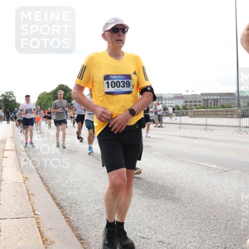 29.06.2025 - hella hamburg halbmarathon Lena Gebhardt http://msf.ph/oto/8429282 29.06.2025 10:19:43 Lombardsbrücke 13, 10039, 1110, 1145, 1154, 1332, 1534, 1708, 2017, 2311, 2357, 2405, 2441, 2589, 2795, 2812, 2895, 2918, 2993, 2995, 3446, 3678, 4108, 4110, 4170, 4539, 4562, 4570, 4722, 4979, 5035, 5123, 5178, 5251, 5397, 5449, 5849, 5878, 6444, 6542, 6796, 6797, 6872, 6874, 6939, 7137, 7143, 7248, 7249, 7836, 7917, 8146, 8427, 8537, 8575, 9252, 9856, 10039, 10124, 10129, 10349, 10540, 10594, 10622, 11036 meine-sportfotos.de