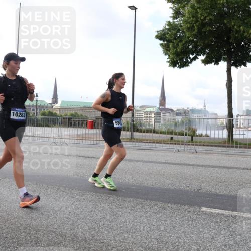 29.06.2025 - hella hamburg halbmarathon Lena Gebhardt http://msf.ph/oto/8429290 29.06.2025 10:07:07 Lombardsbrücke 10283, 5845, 1993, 4262, 5242, 5807, 5845, 5899, 6517, 6518, 6572, 6707, 6713, 6715, 6833, 7503, 8290, 8744, 8960, 9338, 10283, 10700, 11758, 12418, 12550, 16554, 16692, 16933, 17174, 17895, 18218, 18316, 18343, 18381, 18828 meine-sportfotos.de
