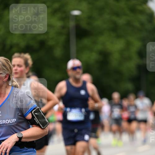 29.06.2025 - hella hamburg halbmarathon Dr. Thomas Lammeyer http://msf.ph/oto/8429291 29.06.2025 10:51:33 Kennedybrücke 1371, 1375, 1555, 1593, 1608, 1837, 1961, 2162, 2327, 2500, 2537, 2556, 2981, 3277, 3339, 3406, 3407, 3823, 4325, 4342, 5697, 5700, 5895, 6485, 6740, 6995, 7430, 7431, 7827, 7960, 8131, 8541, 8967, 9092, 9557, 9743, 10511, 10514, 10515, 10591, 11160, 11378 meine-sportfotos.de